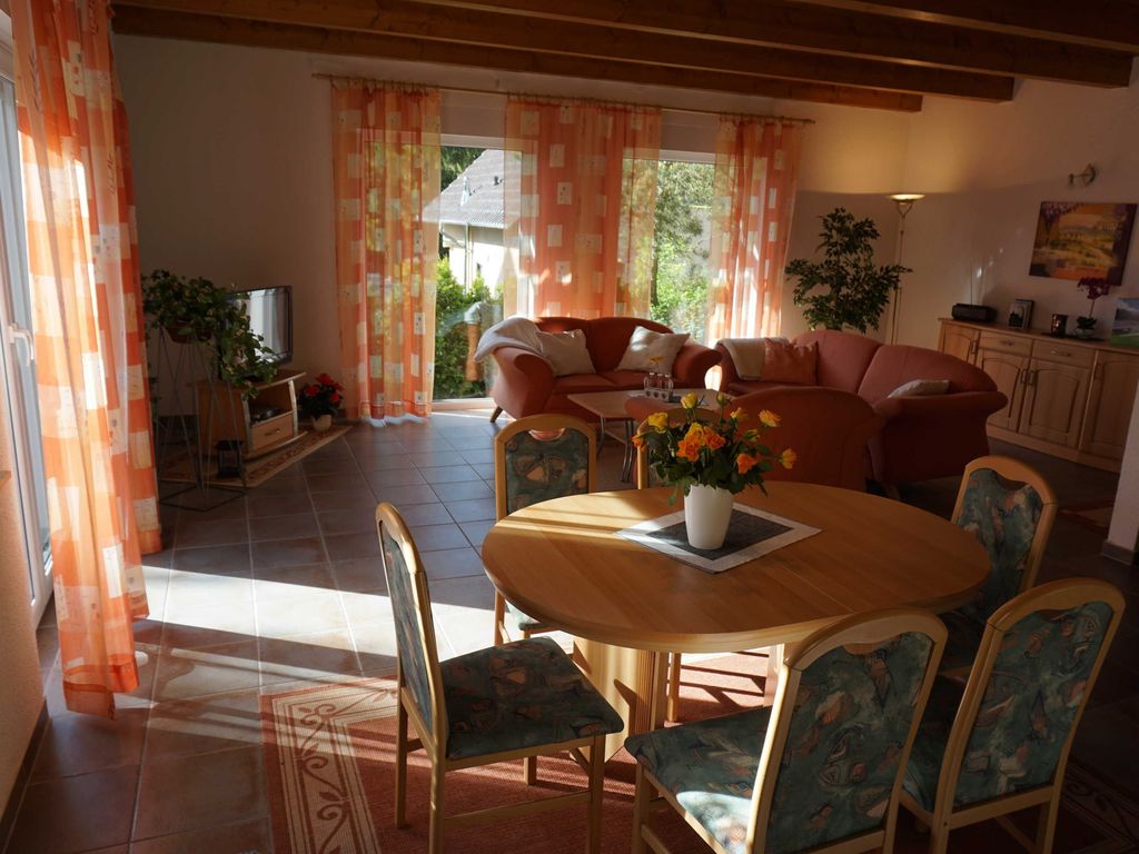Blick ins Wohnzimmer