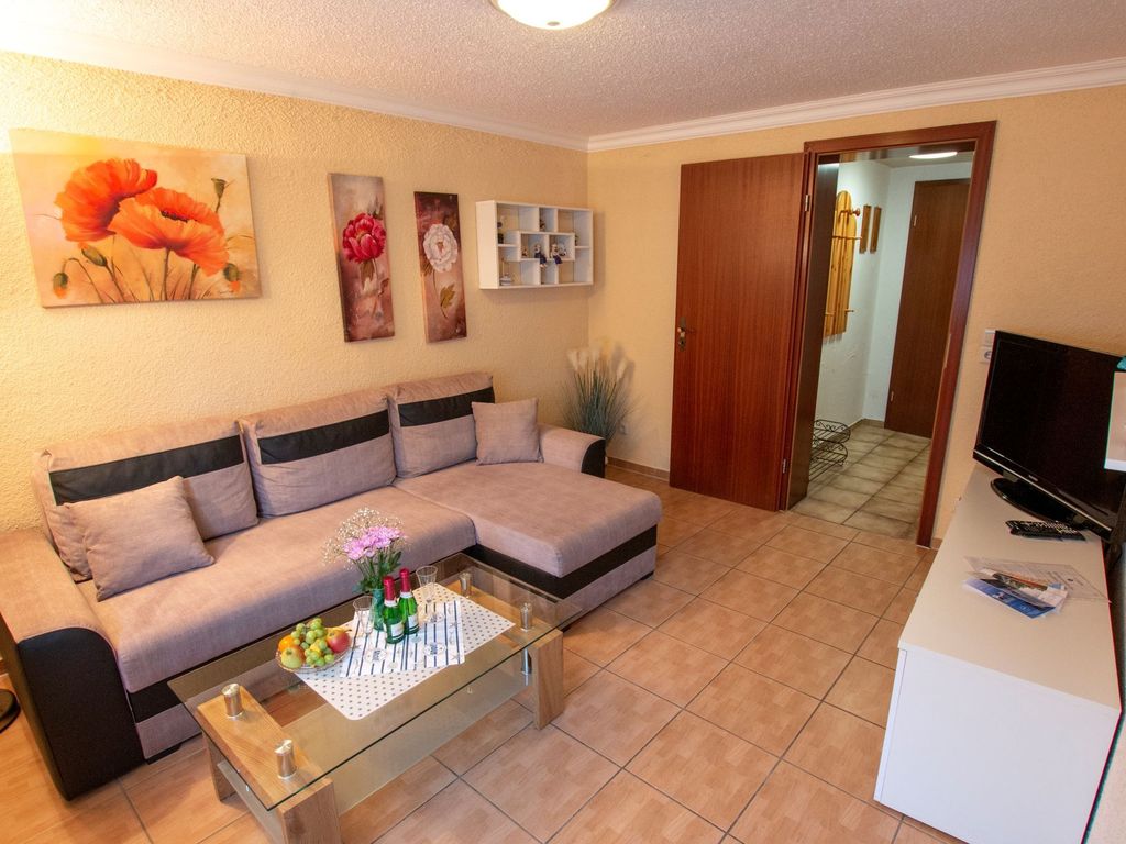 Wohnzimmer mit Blick in den Flur