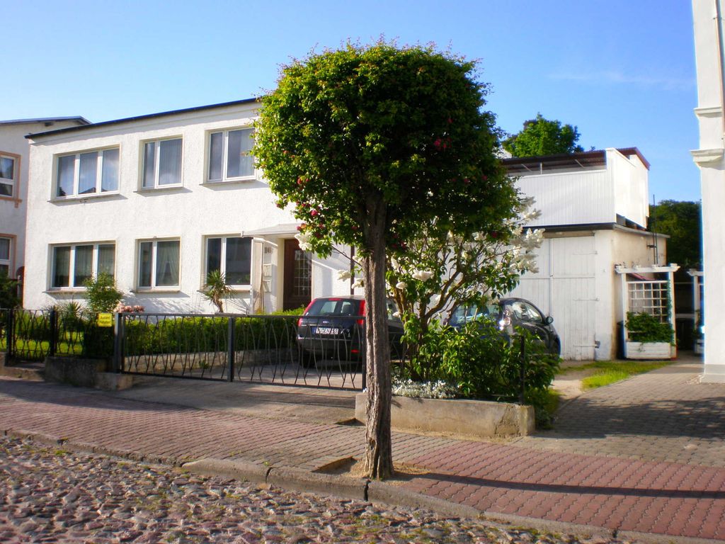Außenansicht mit 1 Parkplatz