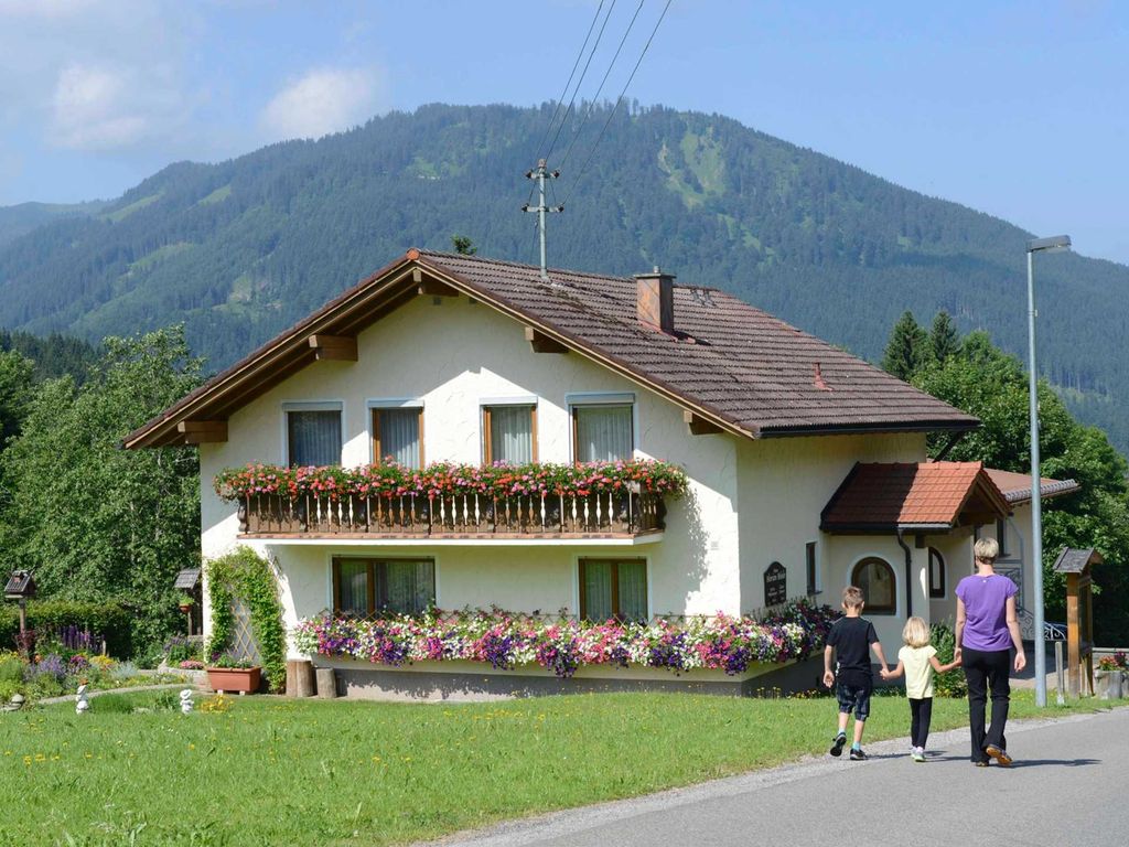 Aussenansicht im Sommer