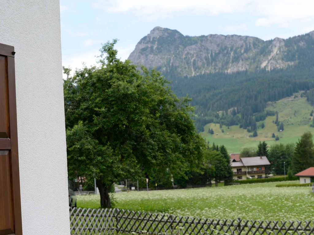 Aussenansicht im Sommer