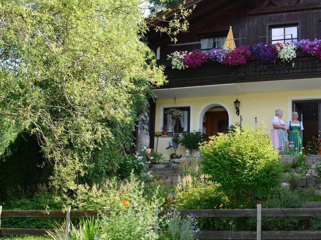 Aussenansicht im Sommer