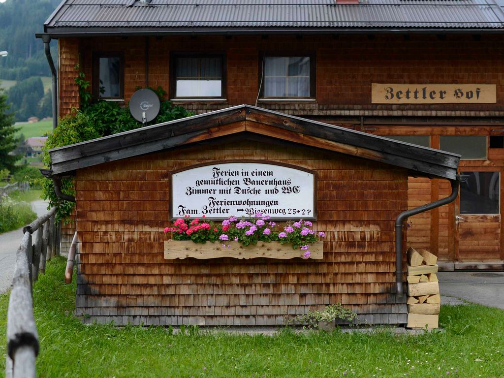 Aussenansicht im Sommer