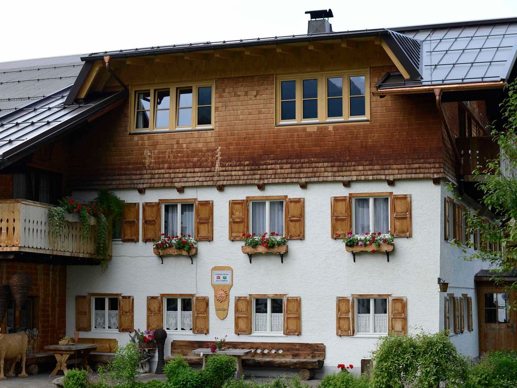 Aussenansicht im Sommer