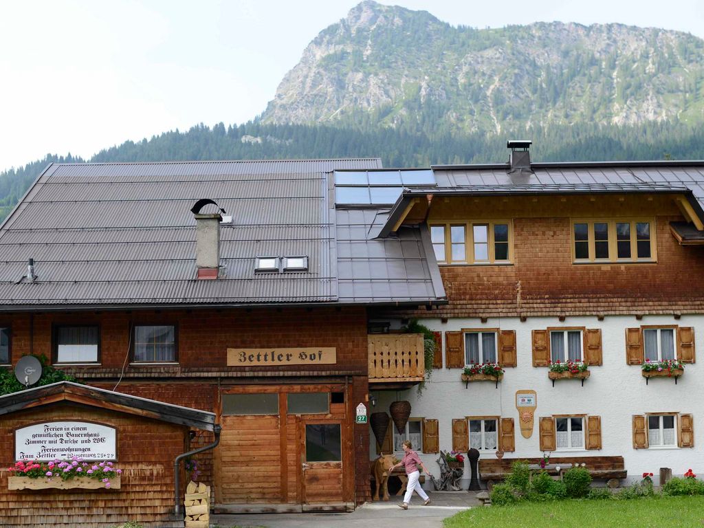 Aussenansicht im Sommer