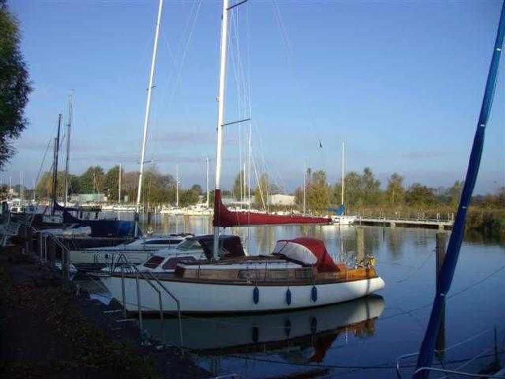 kleiner Yachthafen direkt vor der Tür (Liegeplatz auf Anfrage)