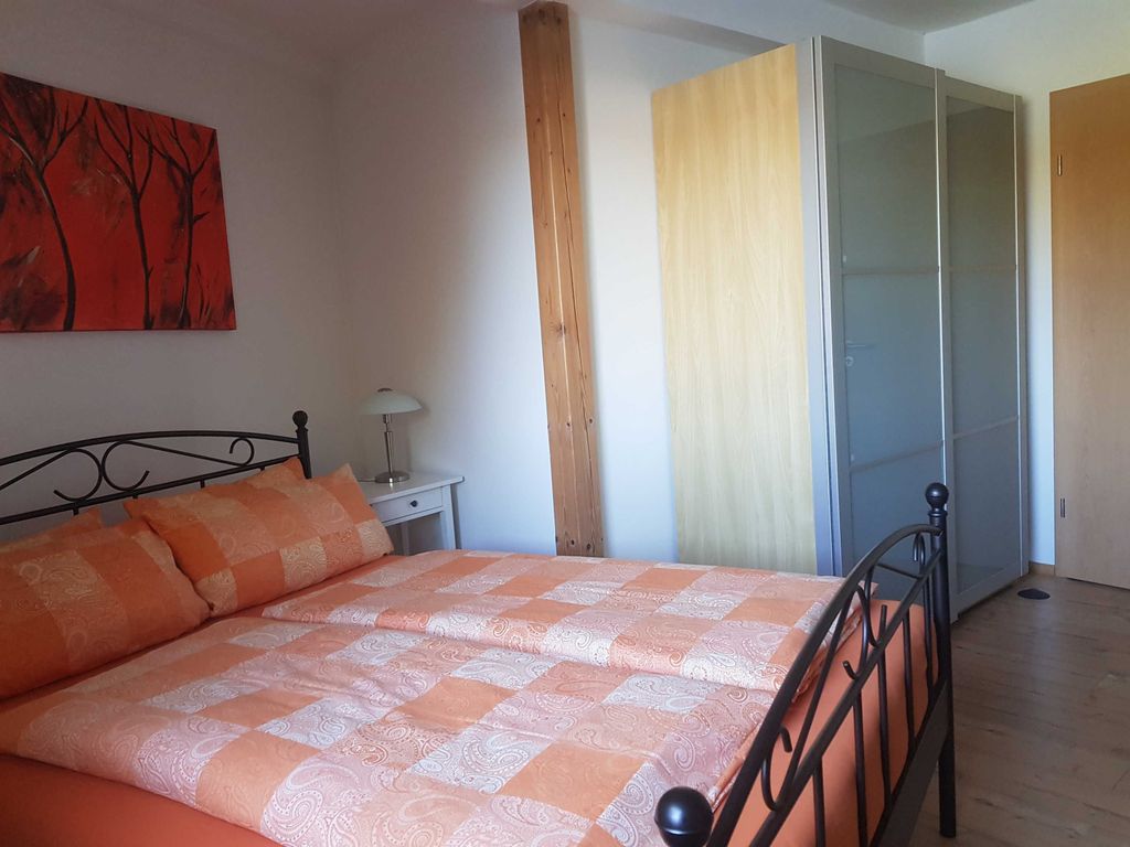 Französisches Bett im Schlafzimmer