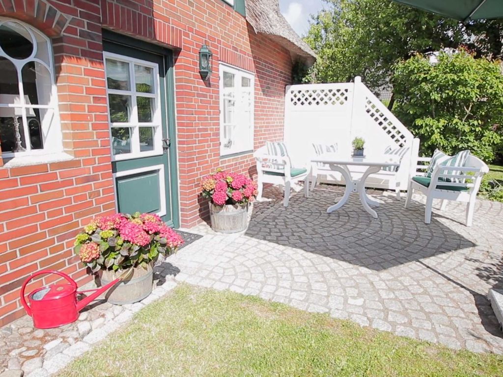 Eingang und Terrasse kleines Nest