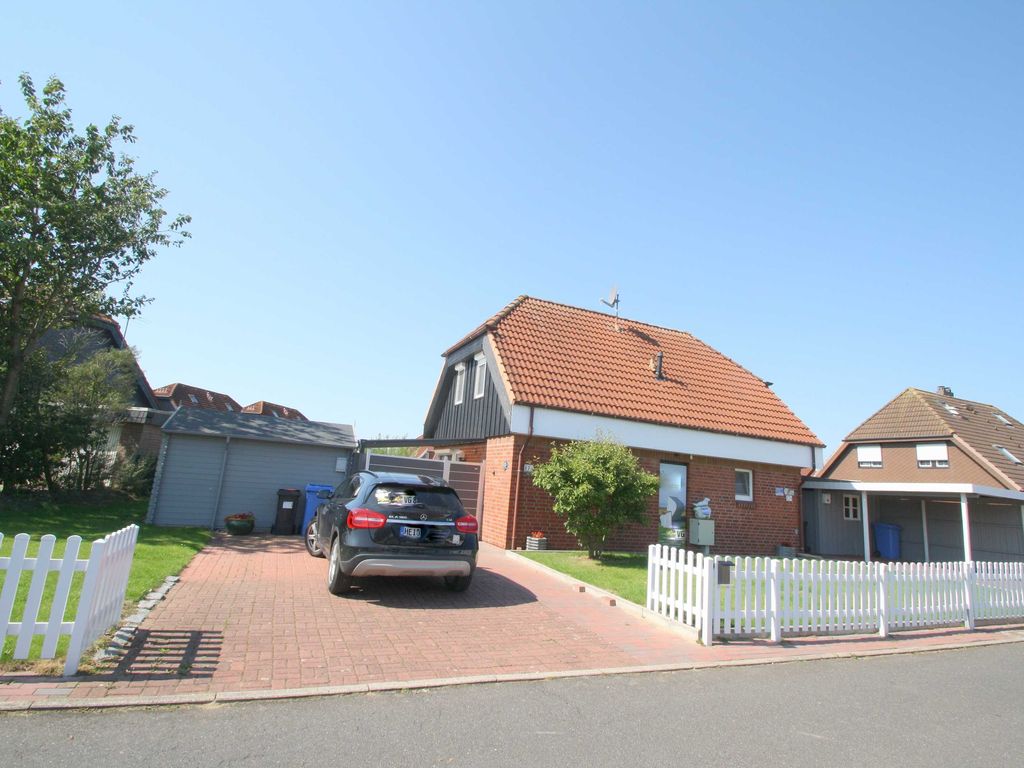 Frontansicht. Eingang links vom Haus