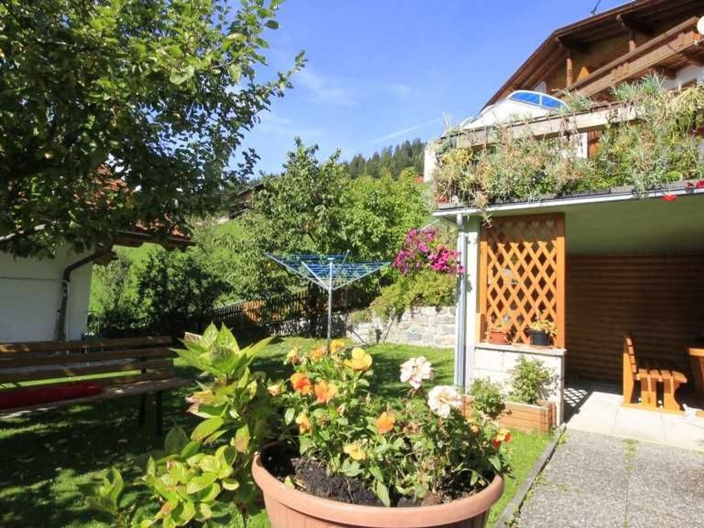 Aussenansicht im Sommer