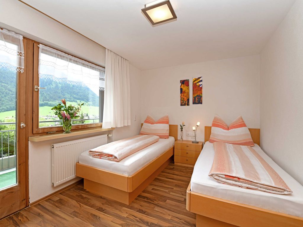 Schlafzimmer Nr. 2 mit Dusche/WC