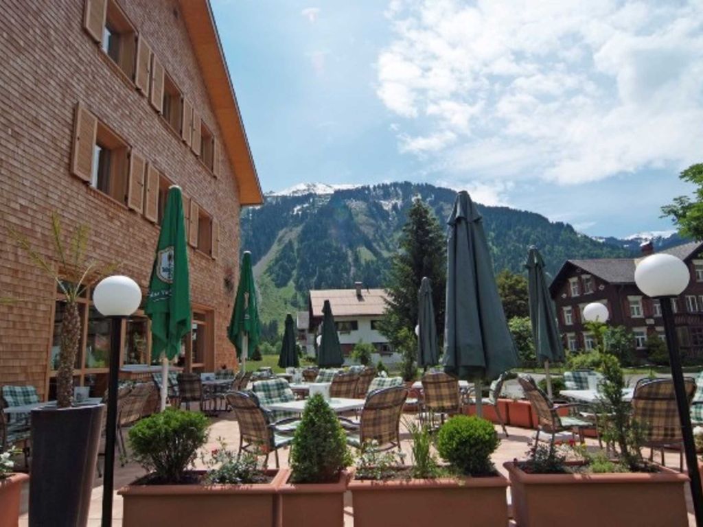 Unsere Terrasse lädt zum Verweilen ein!