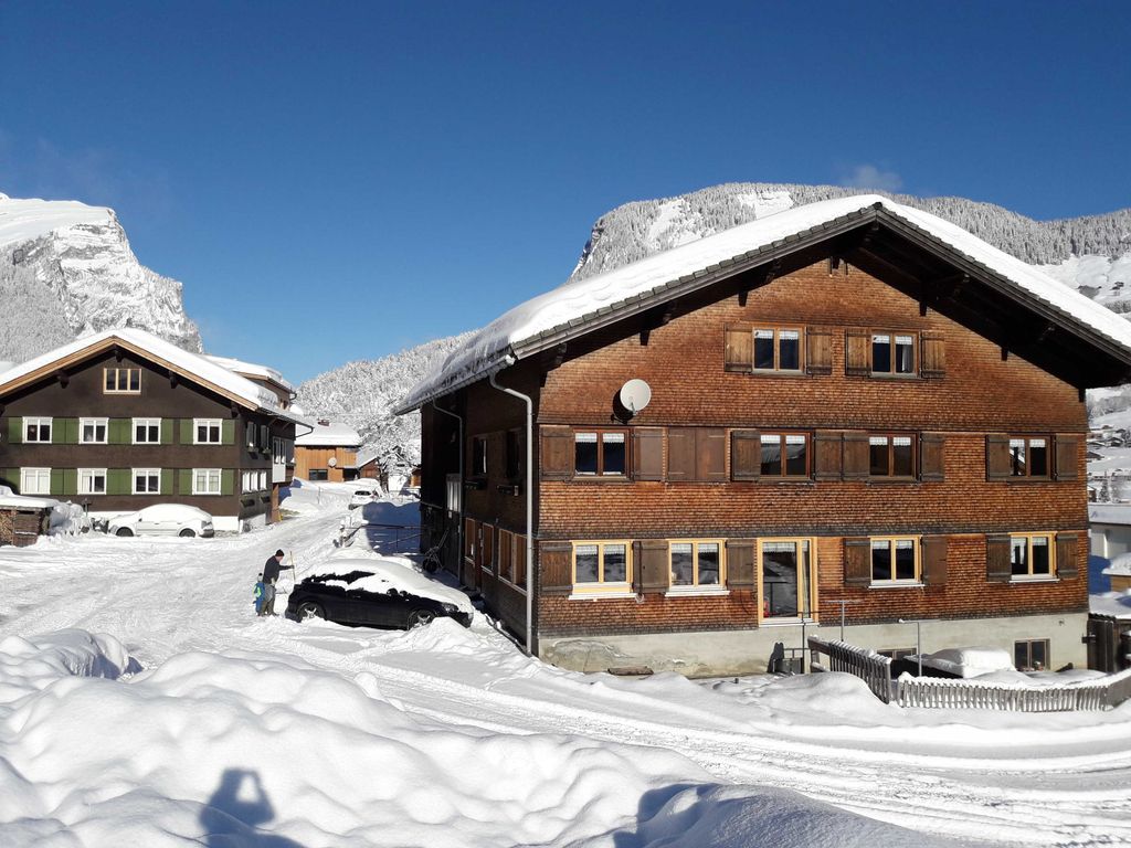 unser Haus mit herrlicher Winterlandschaft