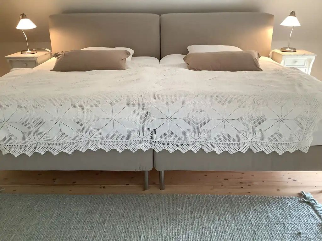 Schlafzimmer mit Doppelbett