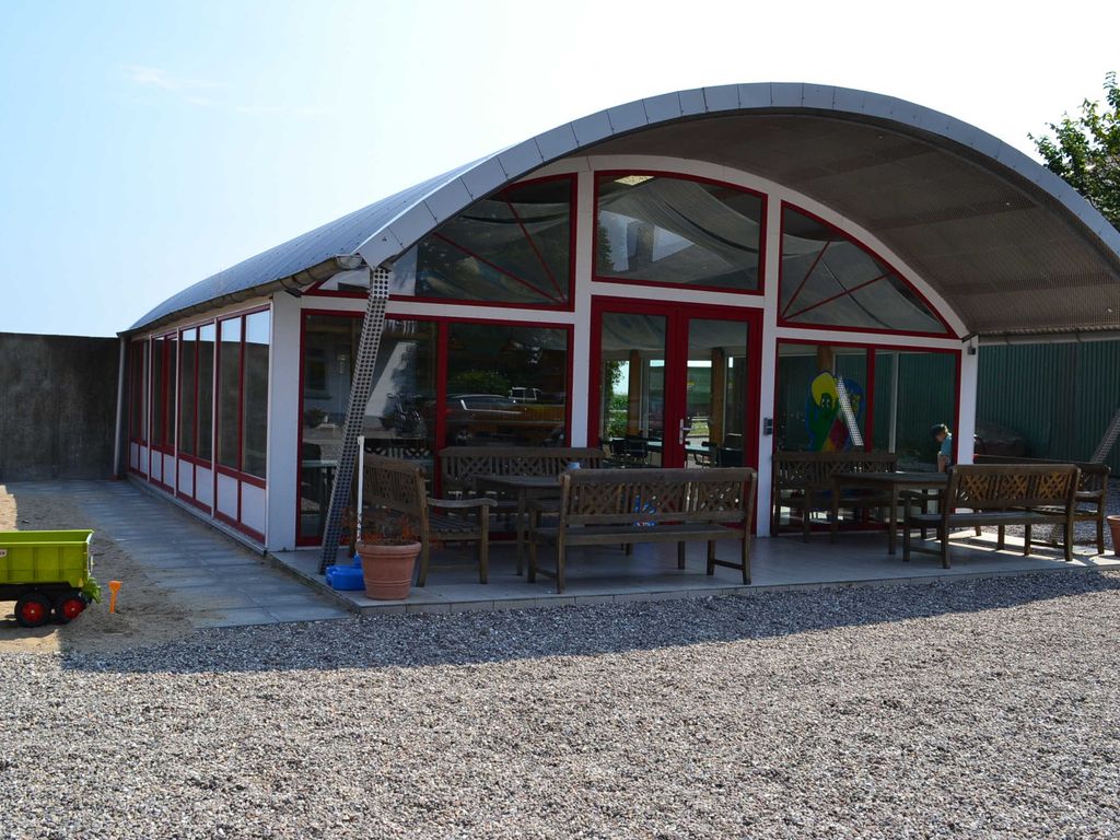Grillhalle. Hier wird in der Hauptsaison jeden Mittwoch gegrillt.
