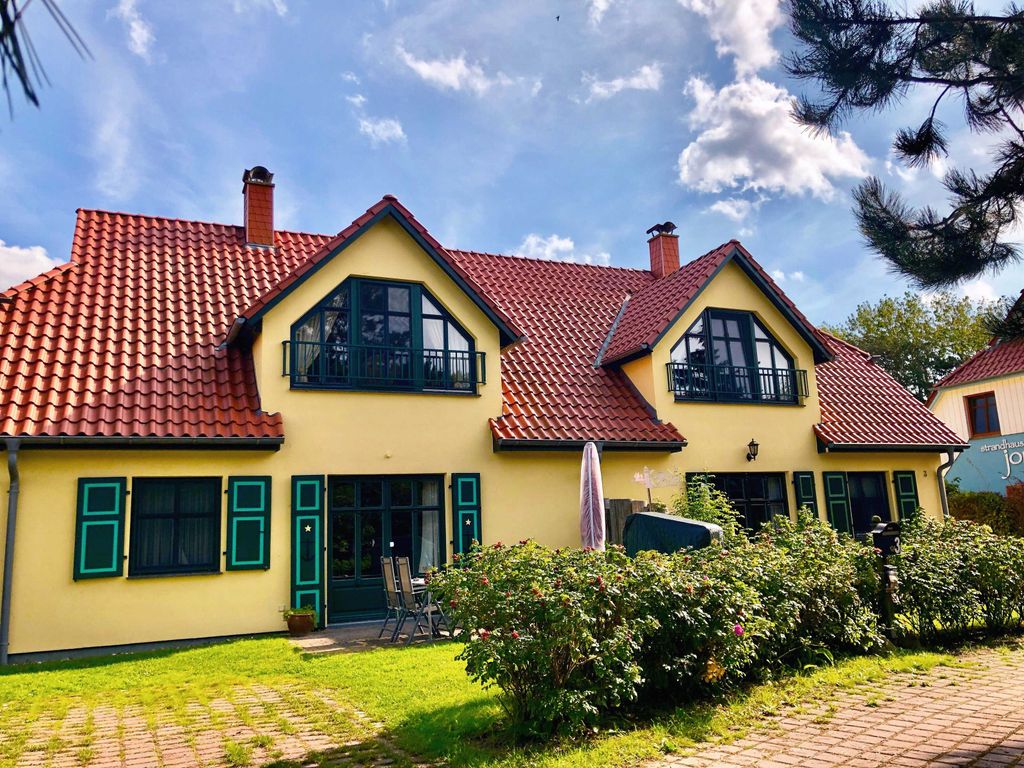 Blick auf das Strandhaus am Deich mit 2 Ferienwohnungen###br###ideal auch für 2 Familien