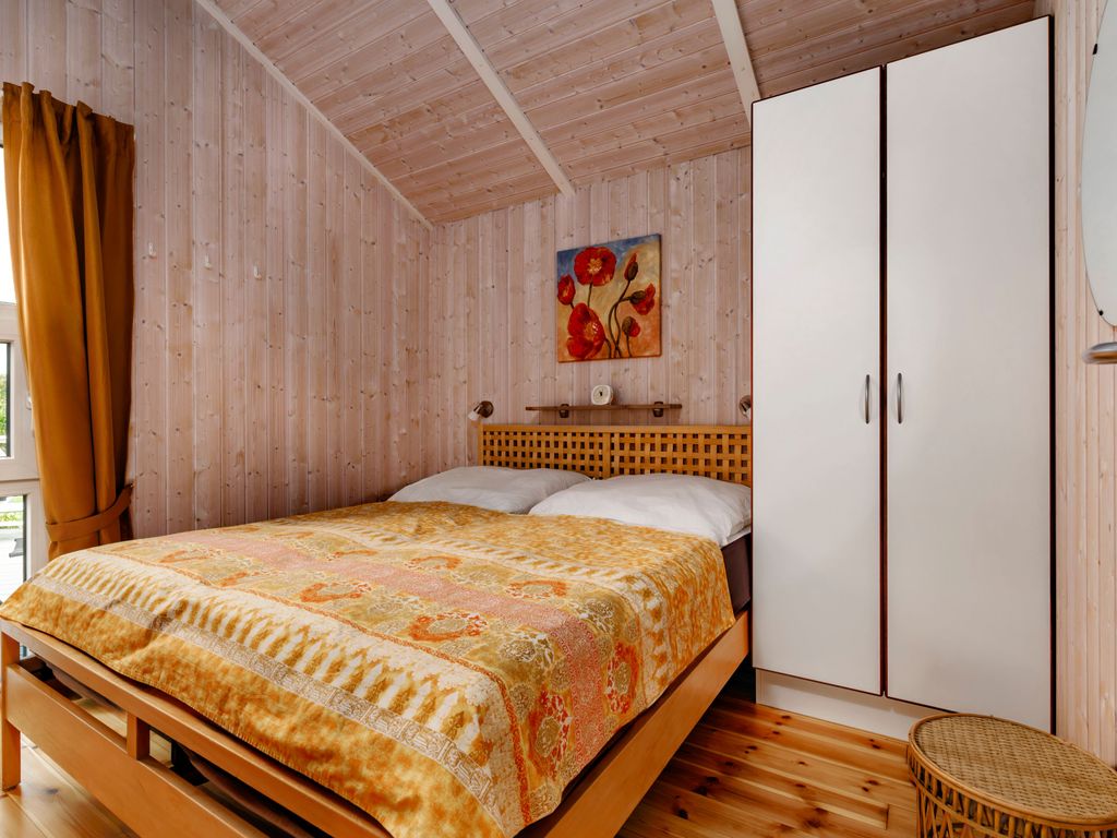 Schlafzimmer mit Doppelbett