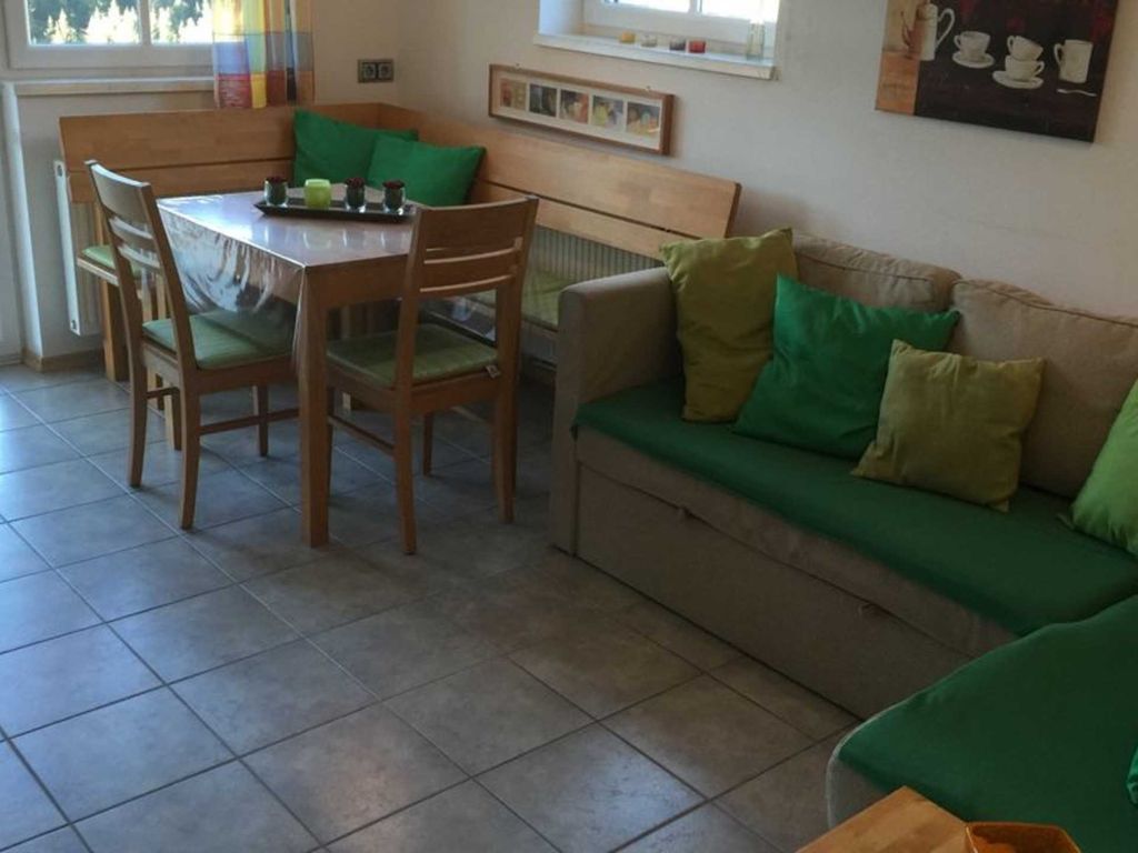 Wohnzimmer/ Essecke direkt neben der Terassentür