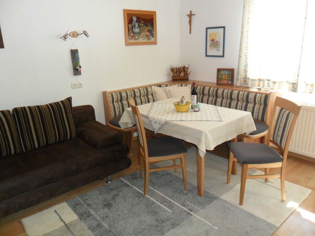 Essecke mit Couch