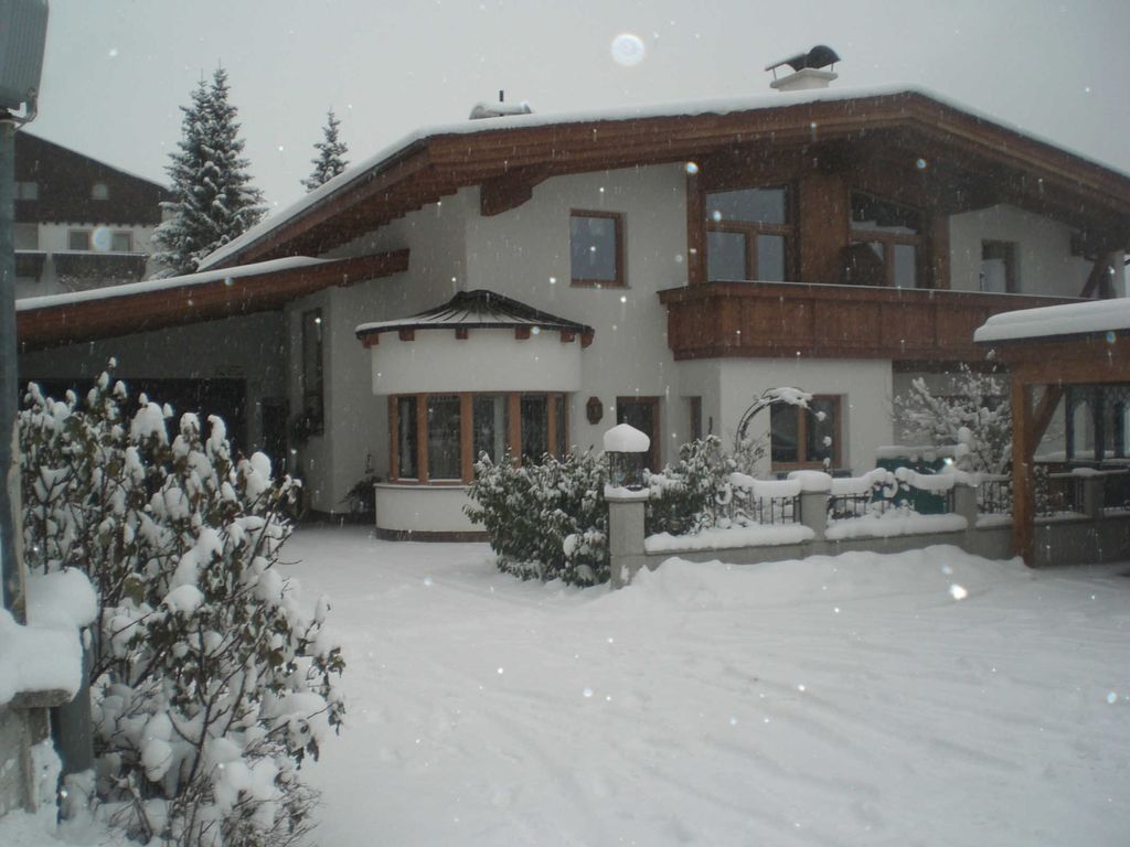 Haus Agnes Hofer im Schneegestöber