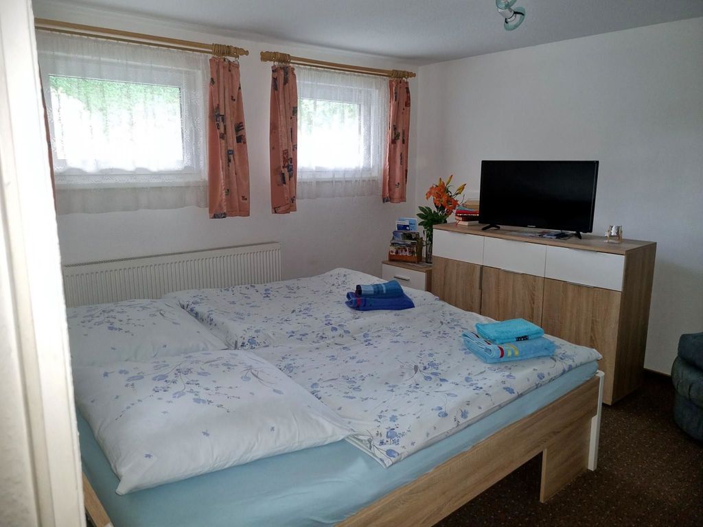 Schlafzimmer mit Doppelbett