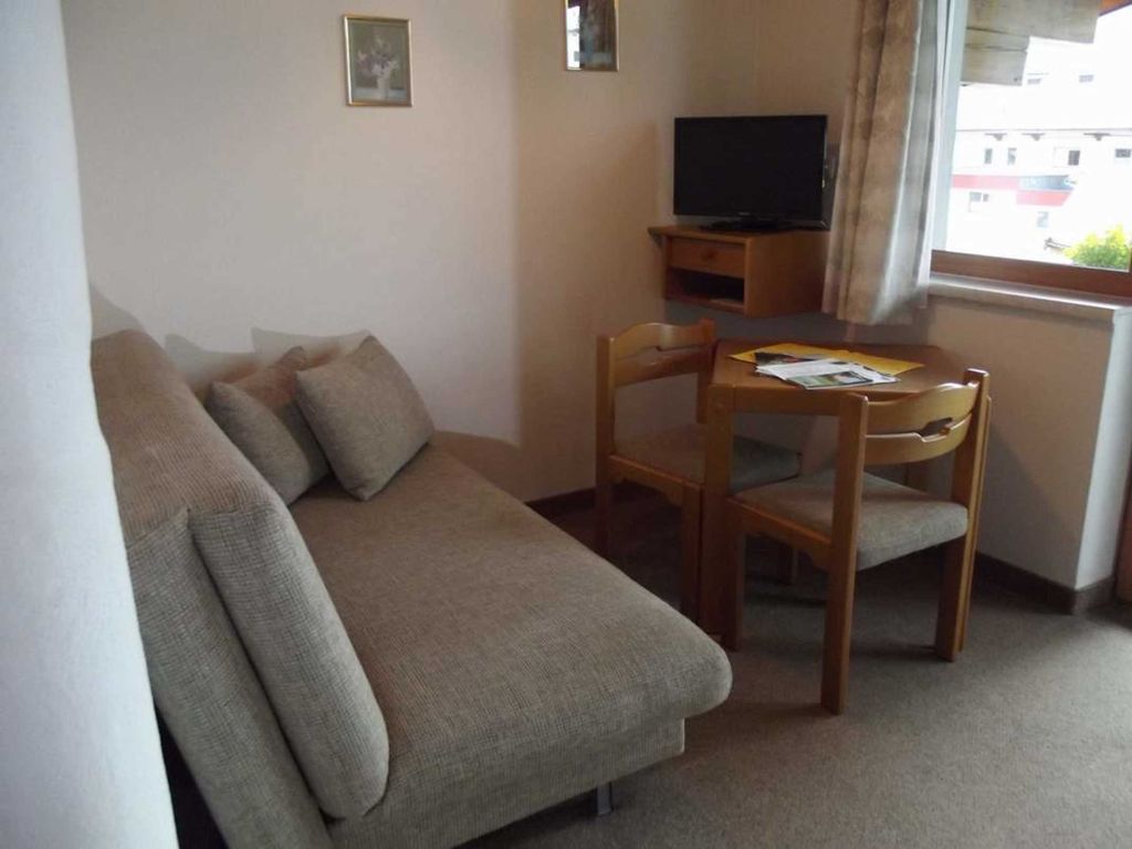 Haus Margit Gästehaus Privatzimmer Ferienwohnung Zimmer mit Frühstück B&B Kössen Kaiserwinkl