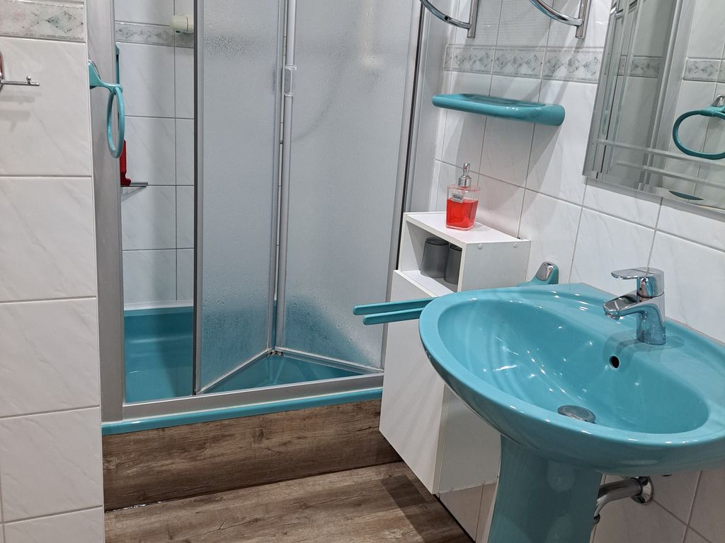 Bad mit Dusche
