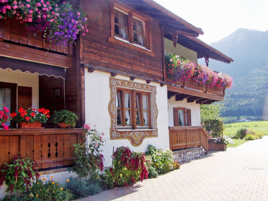 Ferienwohnungen mit Bergblick in Inzell