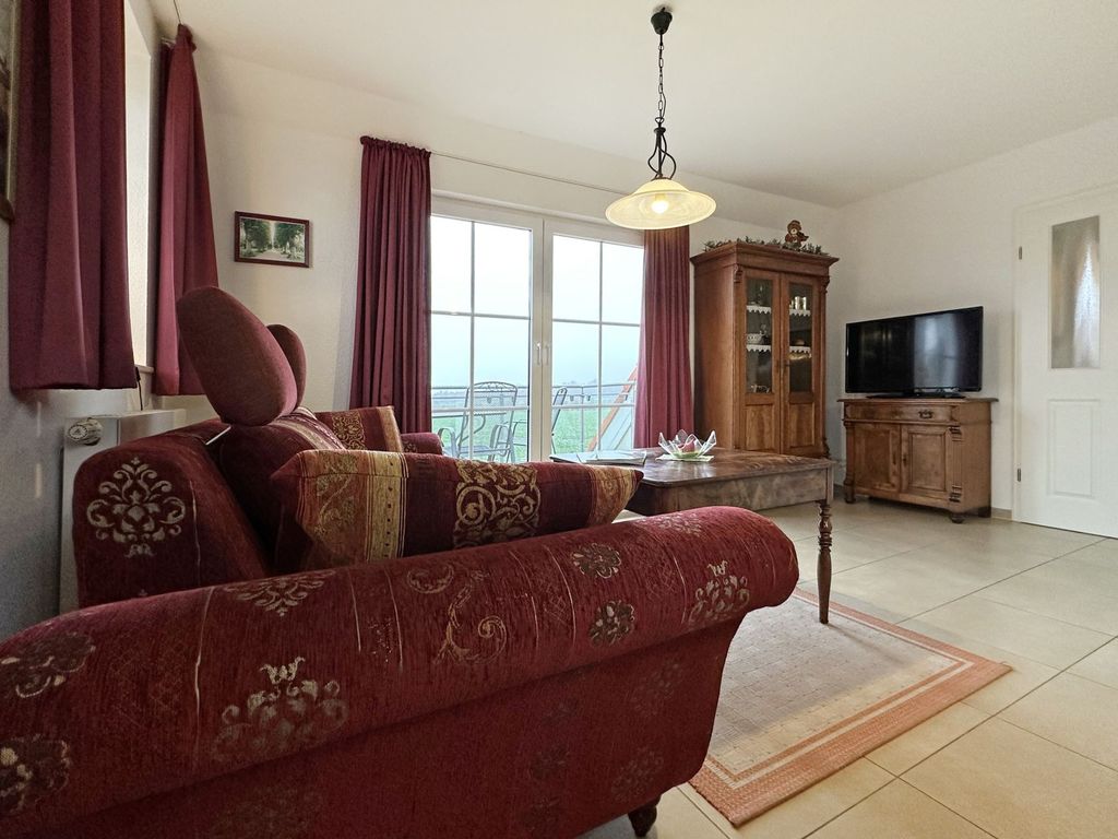 Bellevue Ferienwohnung - Blick auf den Wohnbereich mit Balkonzugang
