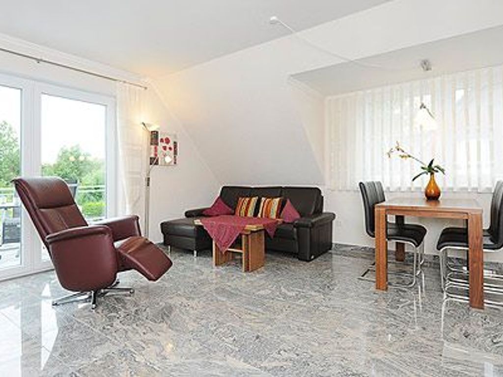 Wohnzimmer mit integriertem Küchenbereich