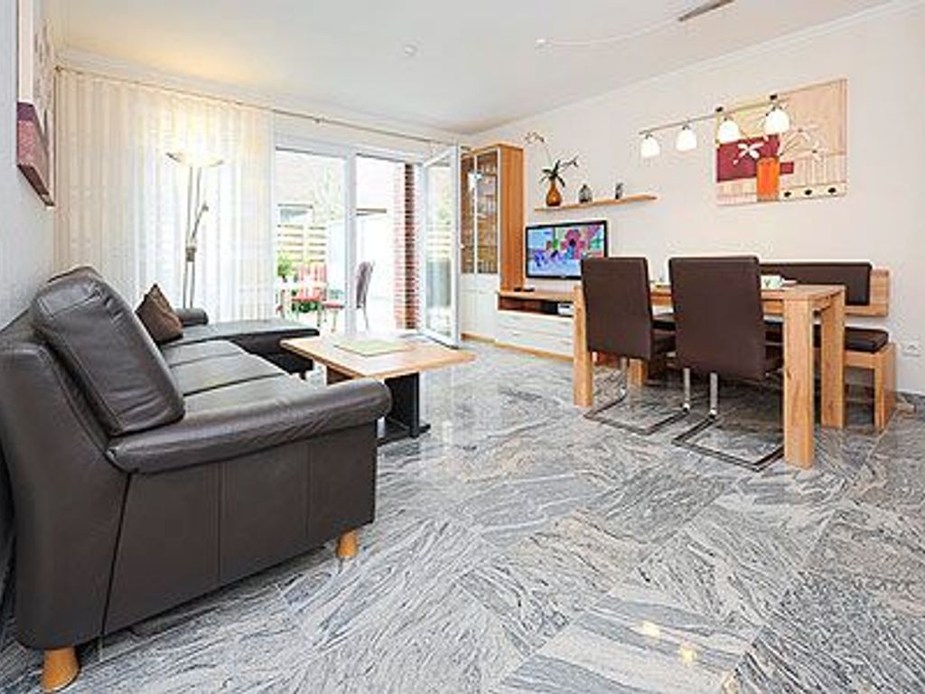 Wohnzimmer mit integriertem Küchenbereich