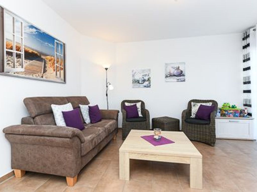 Wohnzimmer mit integriertem Küchenbereich
