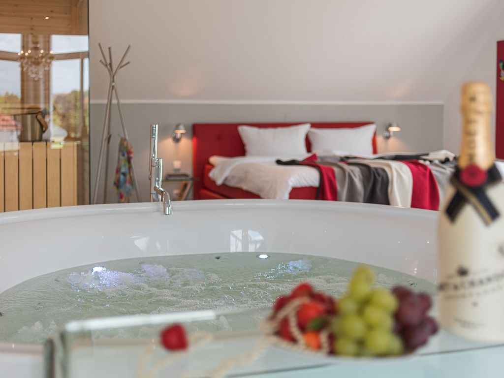 Honeymoon Suite