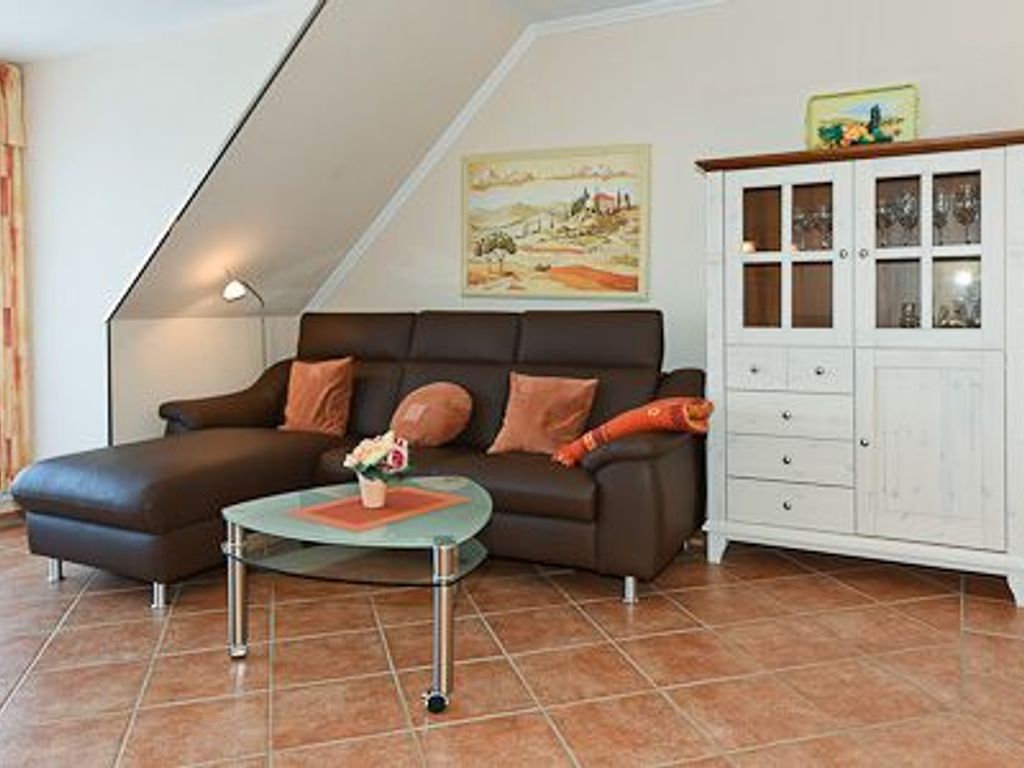 Wohnzimmer mit integriertem Küchenbereich