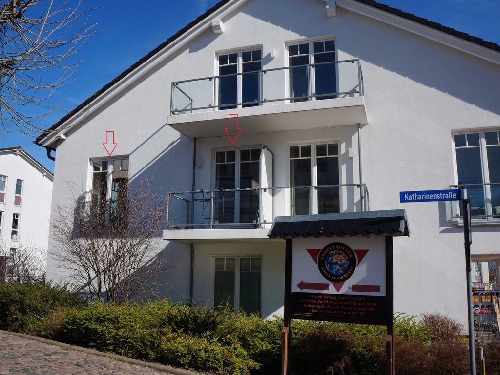 Wohnzimmer mit Balkon