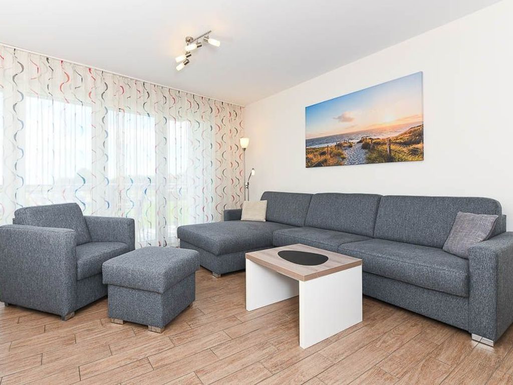 Wohnzimmer mit integriertem Küchenbereich