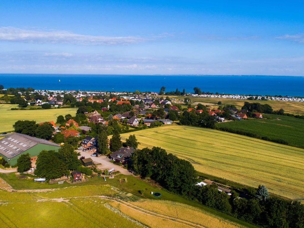 Luftbild Hof mit Blick über Rettin
