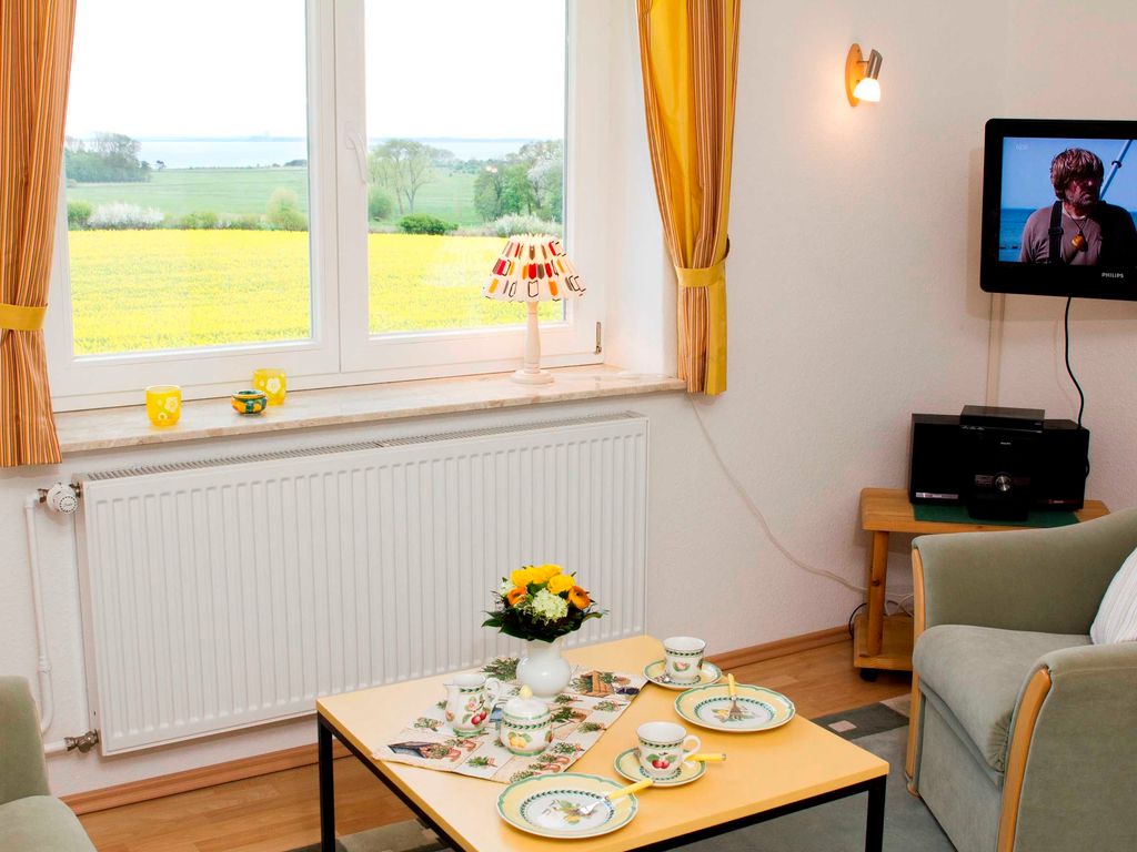 Wohnzimmer mit Balkon