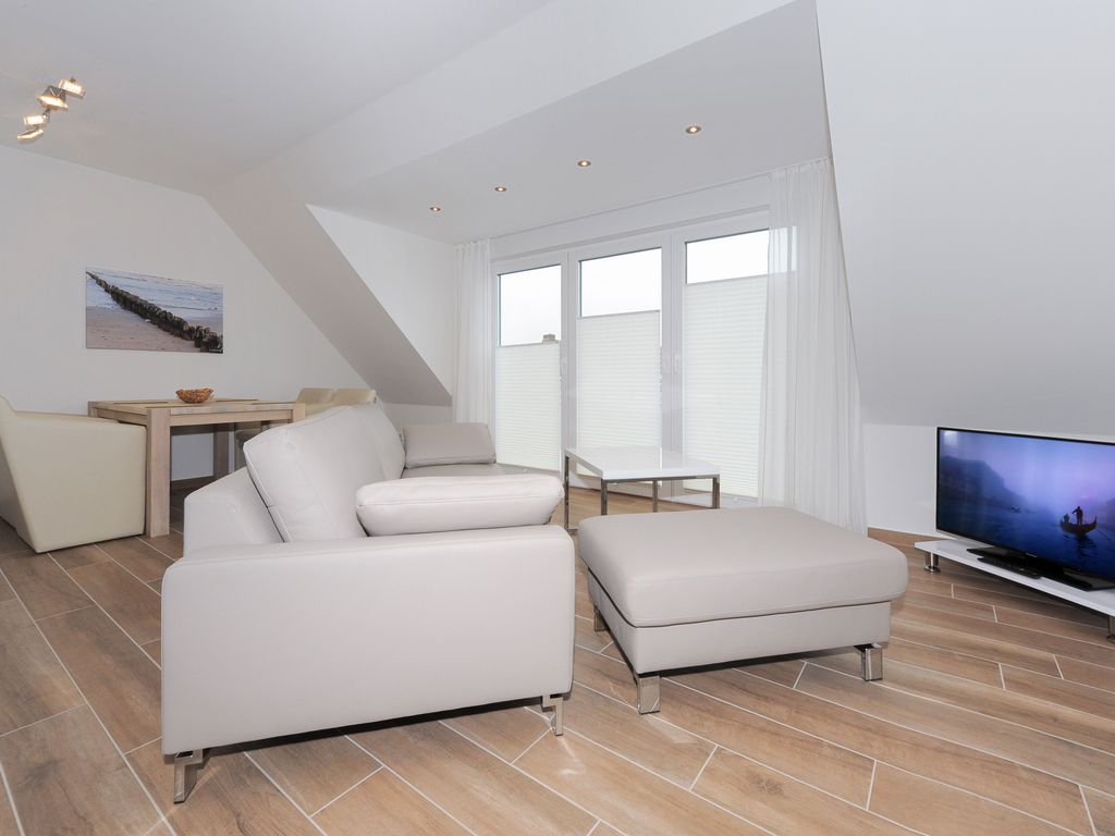 Wohnzimmer mit integriertem Küchenbereich