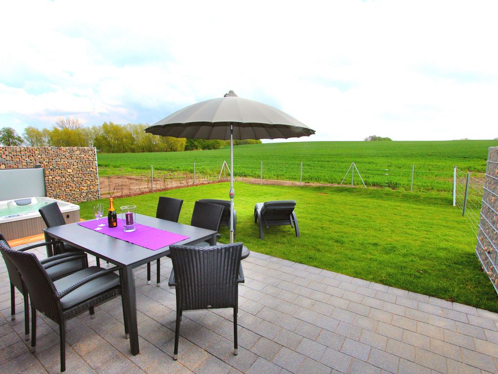 Terrasse mit Garten