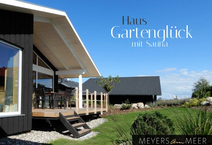 Schwarzes Ferienhaus an der Ostsee GARTENGLÜCK