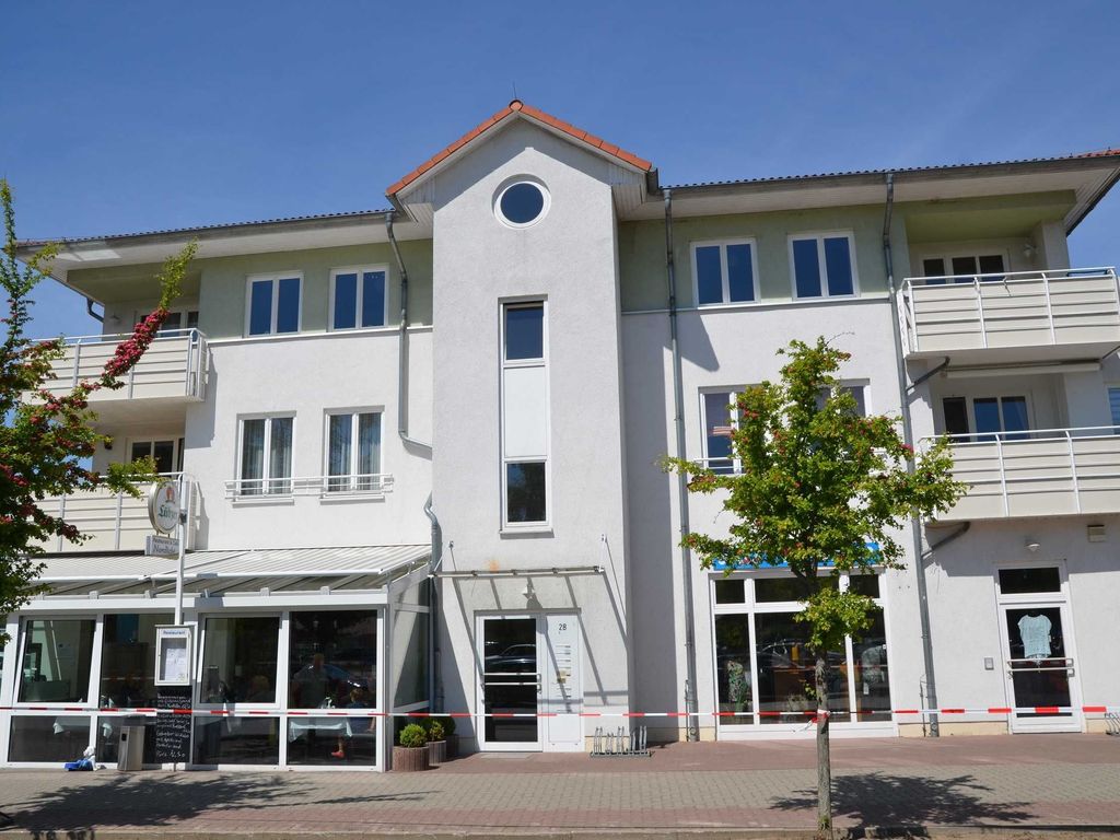 Haus von der Straßenseite aus gesehen