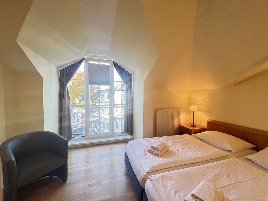 Schlafzimmer mit Doppelbett