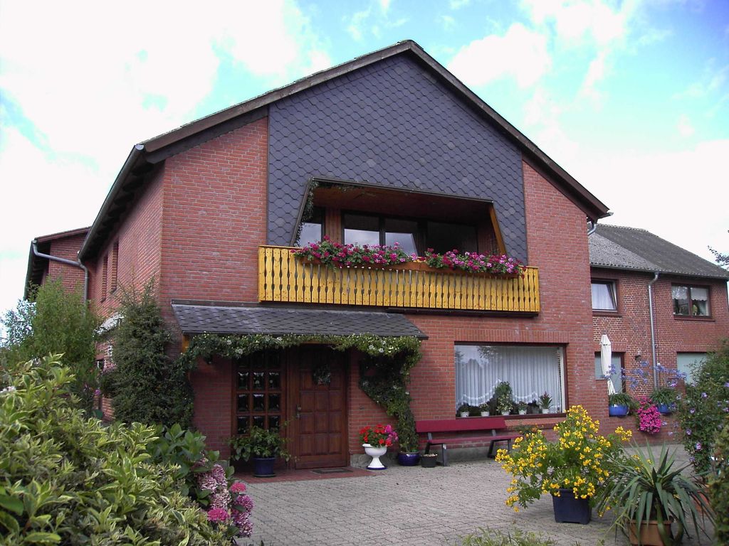 Wohnhaus mit FW