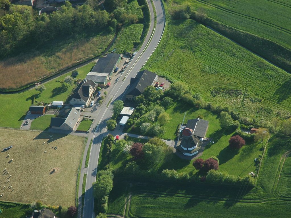 Luftaufnahme mit Blick auf die Ferienunterkünfte
