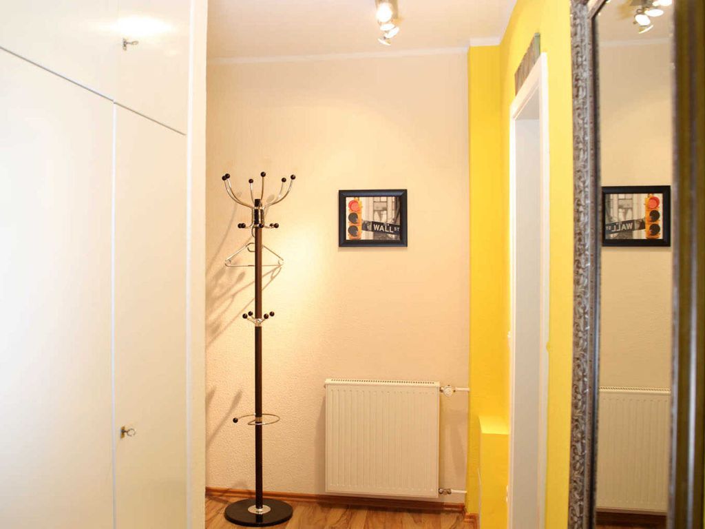 Blick vom Wohnzimmer in den Flur