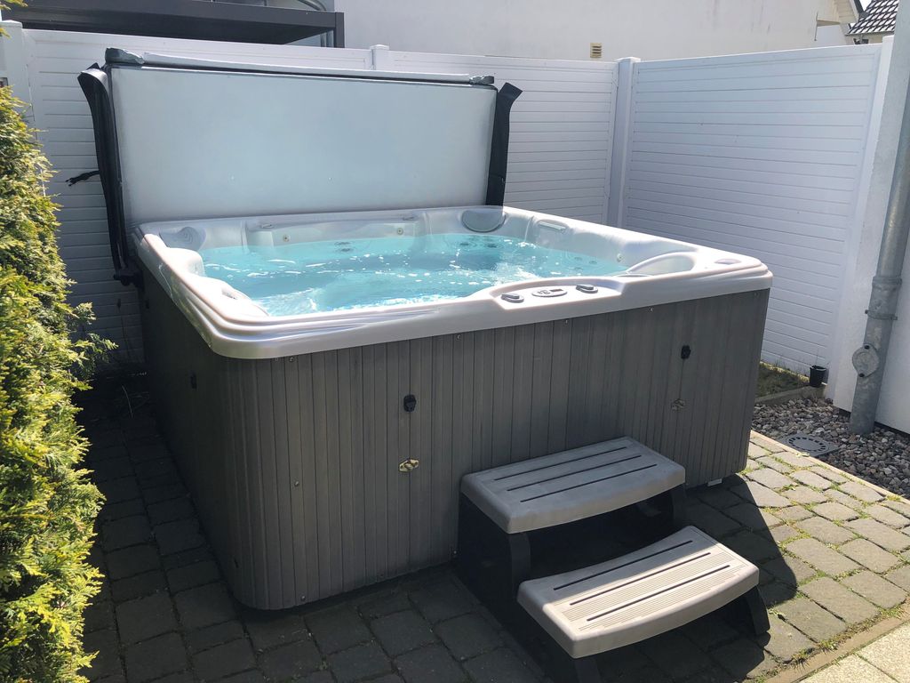 Eigener Außenwhirlpool im Garten
