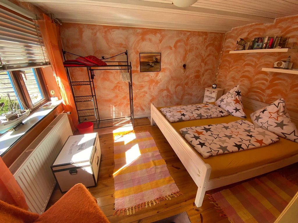 Schlafzimmer links