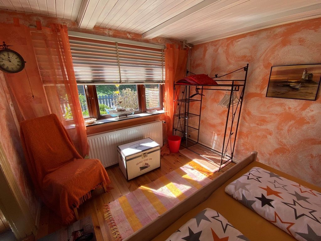Schlafzimmer links