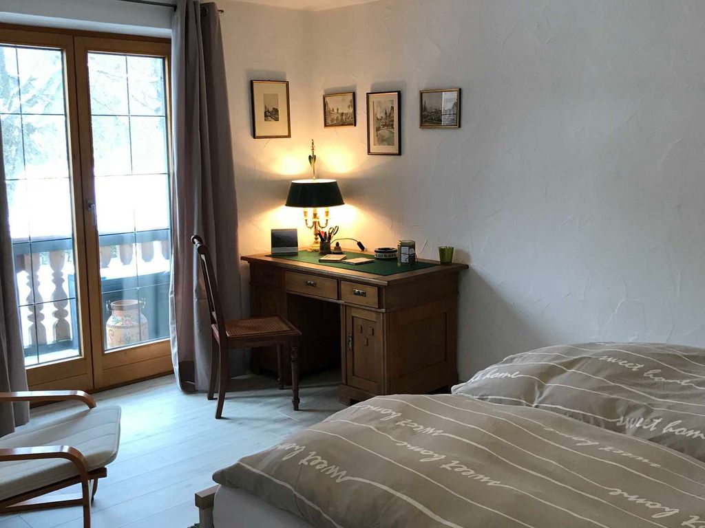 Schlafzimmer 1